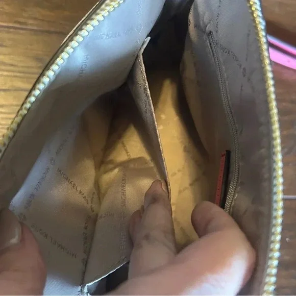 Michael Kors Cindy Striped Hibiscus Dome Crossbody Bag $198 NWT - Picture 10 of 12